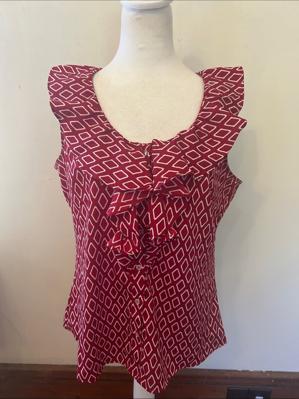 Banana Republic Sleeveless Ruffle Front Geometric Red White Blouse Size L EUC
